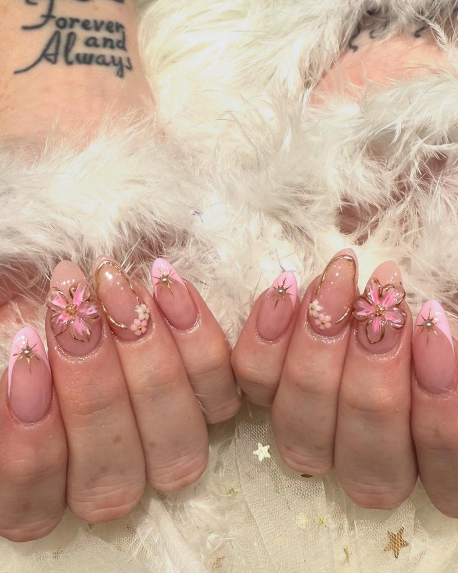 Custom nail art design by Pearl Spa